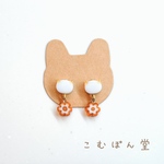 【アウトレット価格】猫とお花の耳飾り（茶白×オレンジ）