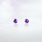 【アメジスト(ダークカラー)のお守りピアス】紫 / 4mm / 天然石 / サージカルステンレス / つけっぱなしok