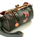 『1点のみ』素材にこだわったがま口ショルダーバッグ”marukakuシリーズ"【ヘリンボーンデニム&和花手刺繍】Mサイズ　角形25ｃｍ