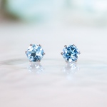 【大粒スイスブルートパーズのお守りピアス】6mm / 青 / 天然石 / サージカルステンレス / つけっぱなしok