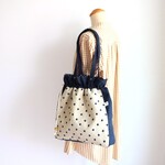 ドット刺繍の巾着ショルダーバッグ/YUWA小花柄（受注制作）