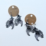 漆黒の金魚が泳いでるようなピアス・イヤリング