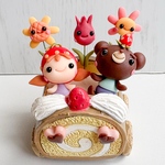 いちごちゃんのロールケーキドライブ　ミニチュア　粘土細工　樹脂粘土　インテリア　プレゼント　スウィーツ　こねこねくらぶ　くま