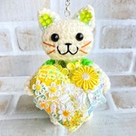 ⭐️12ac56様お取り置き品⭐️おしゃれな💖クッションと猫さん（黄緑＋イエロー）【ストラップ】