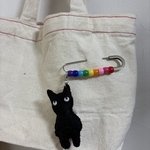 チャームブローチ