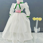 春色ローズのクラシカルホワイトドレス（22cmドールサイズ）ヘアクリップ付き