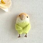 羊毛フェルト　コザクラインコ　シーグリーン　ブローチorマグネット