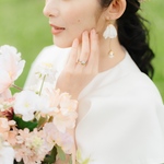 fleurs シフォン花とバロックパールのイヤリング・ピアス