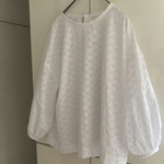 ☆✨年末最終SALE コットンローン刺繍ファブリック　七分袖ブラウス