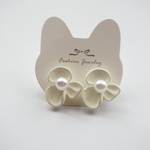 小花ノンホールピアス