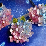 みずみずしい紫陽花のヘアクリップ　青と赤紫のグラデーション　