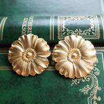 真鍮パーツ［アメリカ製］2個＊A441＊アンティーク調　花　フラワー　ブラス　大ぶり Raw brass jewelry making supplies