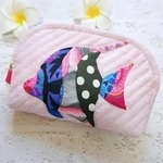 【a様専用】Pink♪キャシー中島さん著者掲載＊カラフルフィッシュのポーチ＊ハワイアンキルト　パッチワーク　ケイフファセット　むら染め　手染め　キャシーマム バテイック