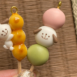 【えぬめい堂】こいぬの三色団子🍡🐶🌸キーホルダー　フェイクスイーツ