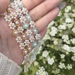 ②ホワイト×パステルグリーン/お花のビーズブレスレット