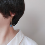 水引ピアス/イヤリング ゆらりひと粒 碧瑠璃色グラデーション 段染銀グラデーション：春服 桜色 春ギフト パステルカラー 母の日 和風 一粒 グラデーション ビビット 夏カラー