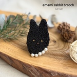 【特集掲載】おめかしクロウサギのパンチニードル刺繍ブローチ(受注制作) ／ 奄美大島　奄美　くろうさぎ　うさぎ　ウサギ　ラビット　うちの子　