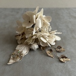 白の花の髪飾り　成人式　卒業式　振袖　髪飾り　ヘアアクセサリー　白　花