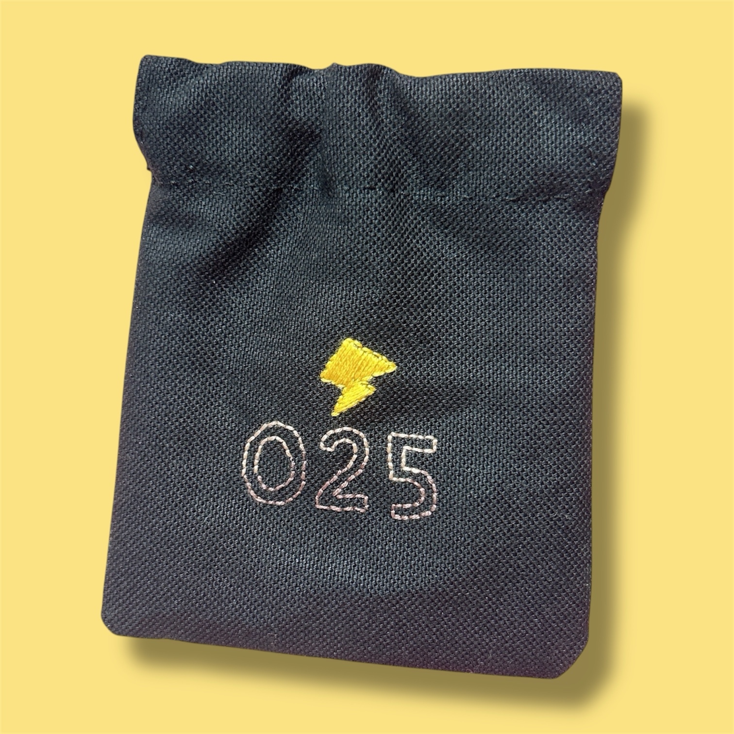 バネ口ポーチ ポーチ コインケース 刺繍 ハンドメイド ピカチュウ 