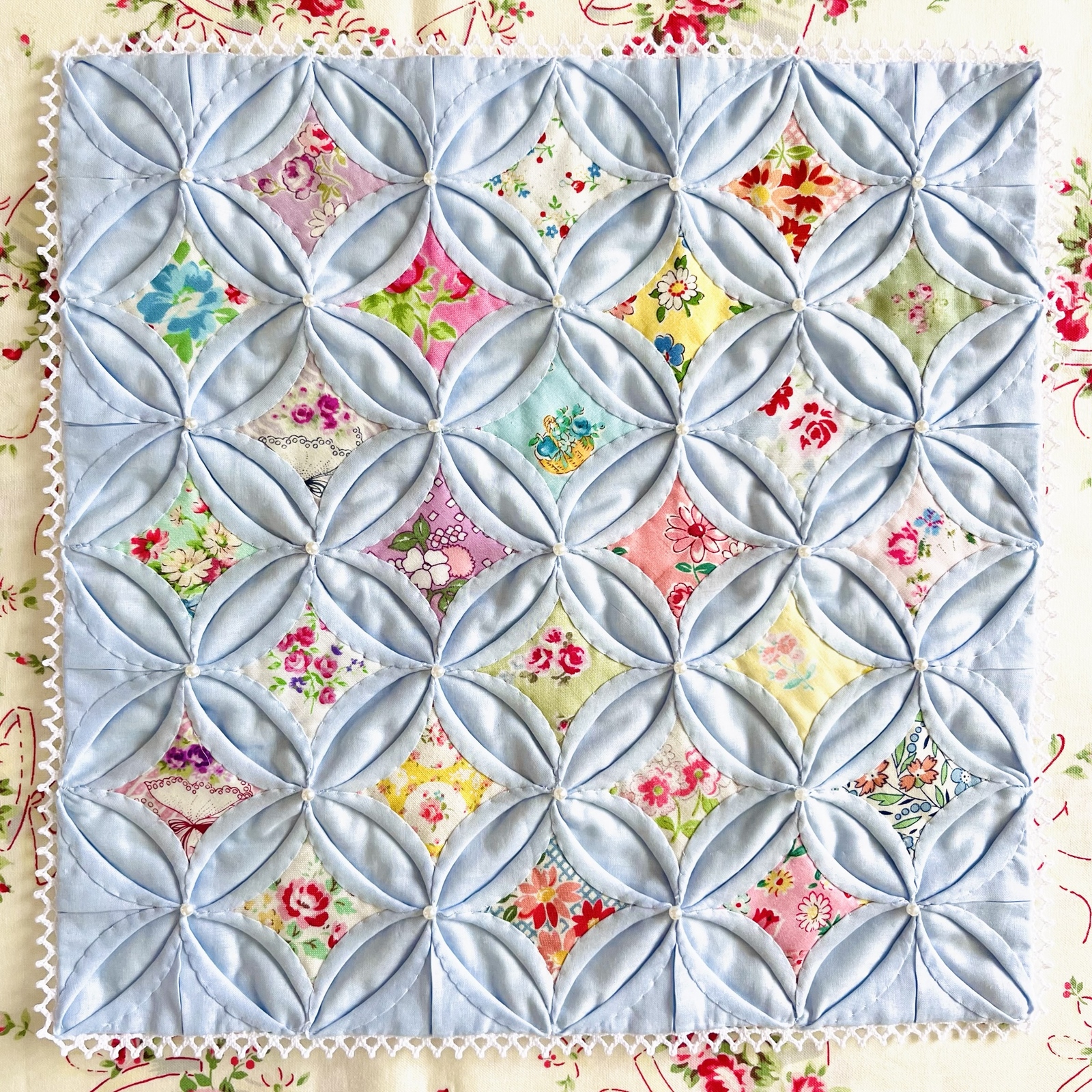 ■monaca■  昭和レトロ  パッチワークキルト  布チューリップ □monaca様 専用□ 昭和レトロ パッチワークキルト 布チューリップ