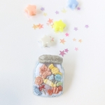 お菓子の小瓶　刺繍ブローチ