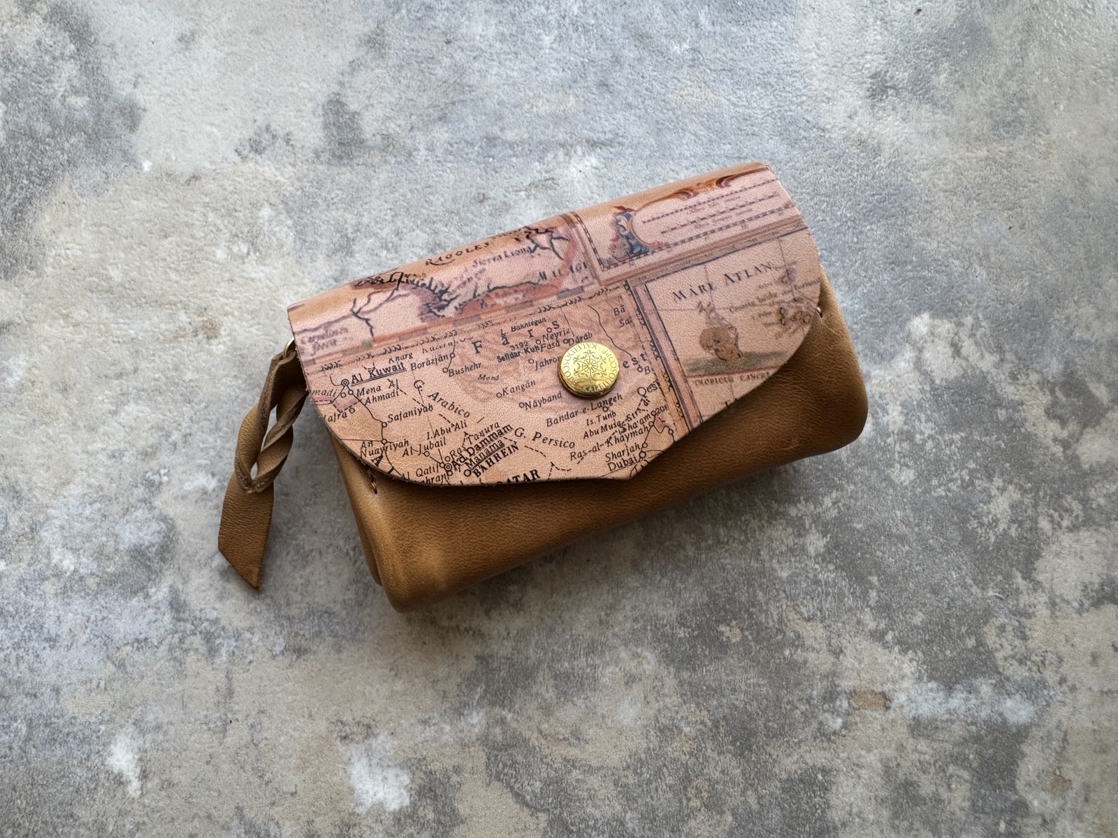 KALEIDOSCOPE 桜　本革　2つ折り財布　ハンドメイド KALEIDOSCOPE 桜 本革 2つ折り財布 ハンドメイド KALEIDOSCOPE - 作品