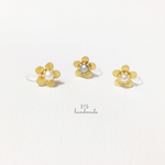 小さなgoldflower＊イヤリング