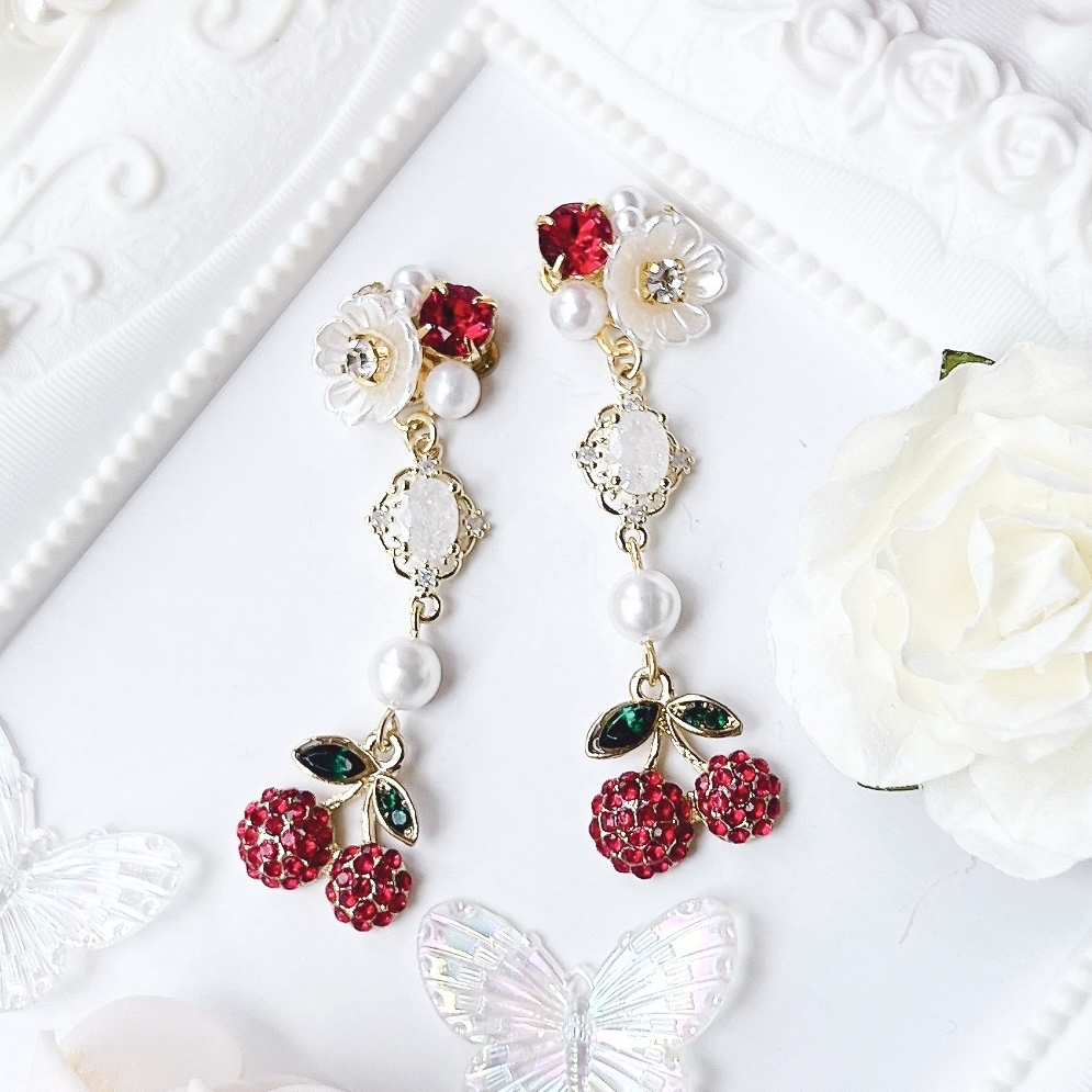大人気♡ sweet strawberry フラワービジュー ピアス/イヤリング
