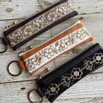 インド刺繍リボン×フェイクレザー♡吊るせるミニミニポーチ