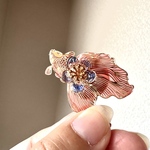 【6/8 21時〜販売予定】一輪花の金魚の帯留(お写真のものをお届けします）