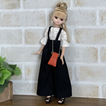 NO,220 リカちゃん　服　ブラック　サスペンダーパンツ　白い　レース小花模様　ブラウス　ショルダーバック　シンプルコーデ　リアルクローズ