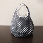 黒と白のみずたまトート