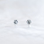 【天然石スカイブルートパーズのつけっぱなしピアス】4mm サージカルステンレス製で金属アレルギー対応☆ひと粒スタッドピアス
