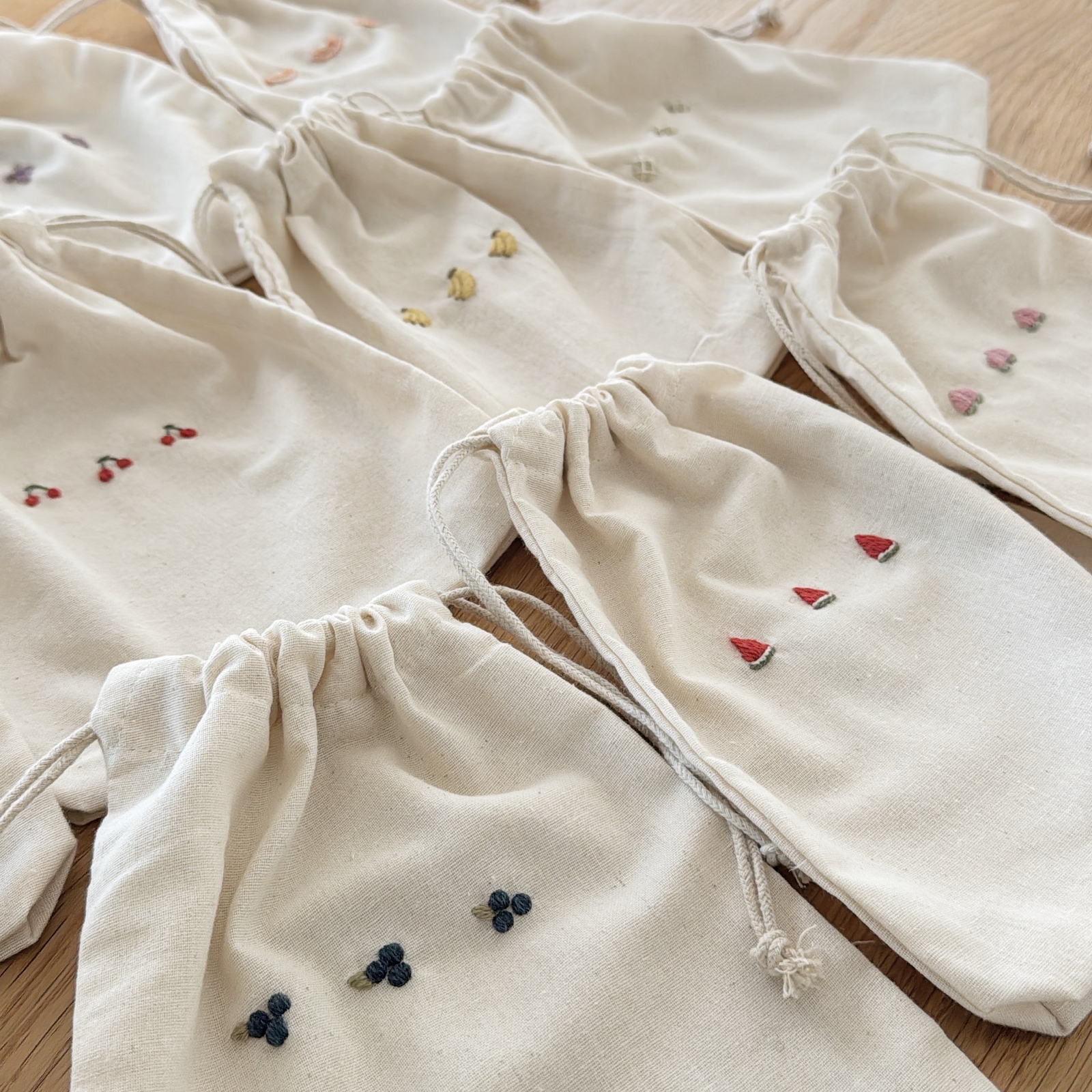 刺繍巾着】フルーツ🍓🍐🫐 - tempura | minne byGMOペパボ 国内最大級