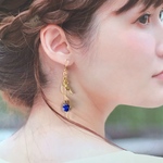 Alice Garden ミッドナイトブルーの薔薇とフェアリーのピアス…ロイヤルブルーの輝きを耳元に（サージカルステンレス）