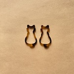 べっ甲柄ねこのチャーム（1個/30×16mm）