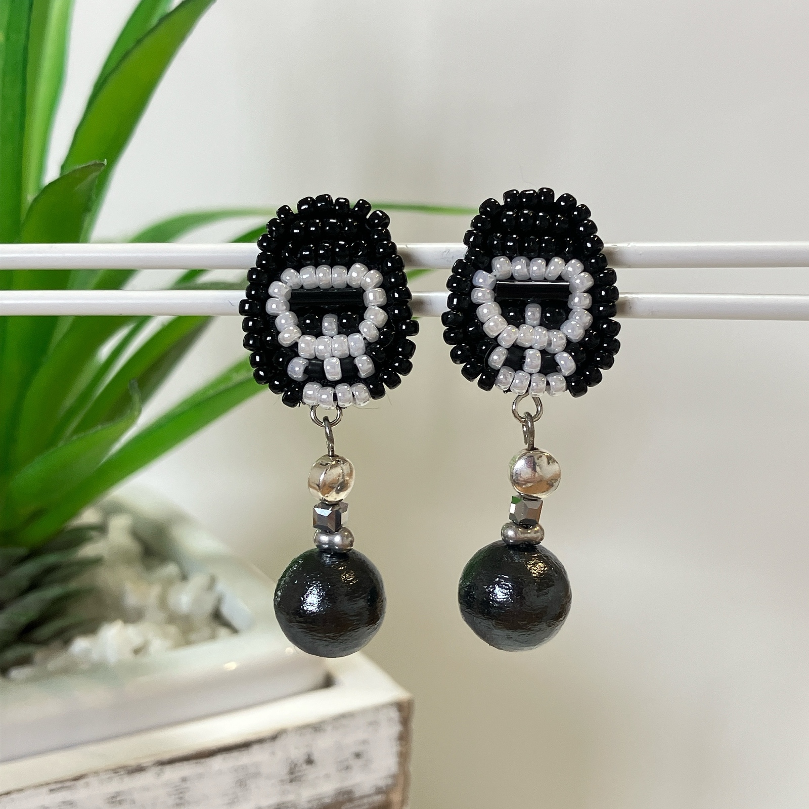 ゴリラ ごりら ビーズ刺繍のピアス ハンドメイド アニマル 動物
