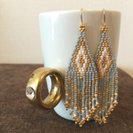 フリンジビーズピアス gray×gold