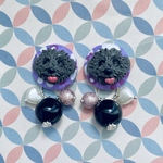 犬 モジャモジャわんこ 花柄くるみボタン パールハートガーリーポップピアス　犬イヤリング 紫 パープル ピンク ブラック 