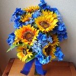 ひまわりのクラッチブーケ♪アーティフィシャルフラワー♪ブートニア付き♪生花みたいに綺麗な造花です♪高品質なのに安い