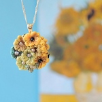 ゴッホ「ひまわり」ネックレス   刺繍が好きなあの方への贈り物　刺繍糸花　軽いネックレス