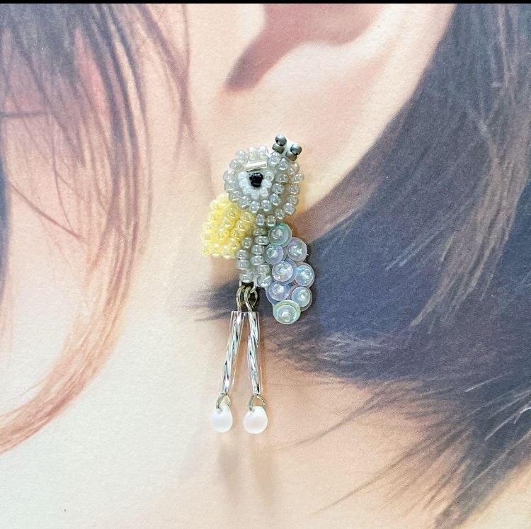 ハシビロコウ ビーズ刺繍ピアス ハンドメイド 動物モチーフ アニマル 