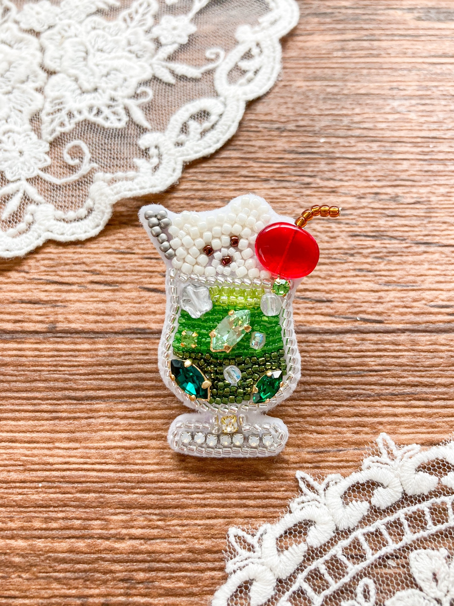 まさはる チューリップ メロンソーダ ビーズ刺繍ブローチ メロンソーダのブローチ】ハンドメイド ビーズ刺繍 クリーム