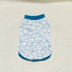 白いお花のタンクトップ/ライトブルー