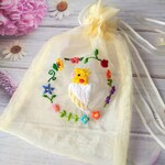 オカメインコのオーガンジー刺繍巾着