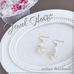白　ハートピアス　レジンアクセサリー　レジンピアス　ドライフラワー　透明感　大人かわいい　アクセサリー　花びら　イヤリング　サージカルステンレス　金アレ　パール　ゴールド　金箔　レジン　ホワイト