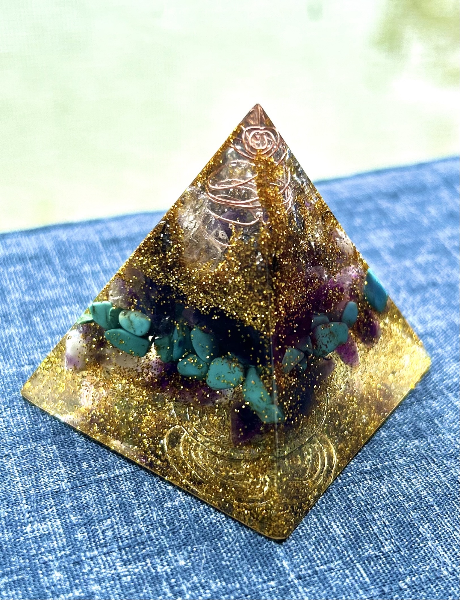 神秘の守護者: シェルとターコイズのオルゴナイト - otogiya | minne