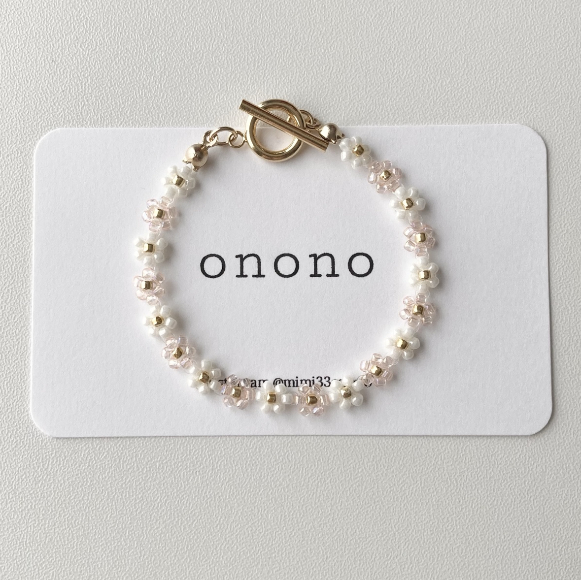 n e n e。♡ ビーズブレスレット ビーズブレスレット ✧ Peach color ✧ 小さなお花の
