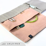 【受注】レギュラーサイズの編み針ケース PATAPATA（パタパタ）  / 付け替え輪針・５本針DPN・かぎ針 / ライトグレー × スモーキーピンク