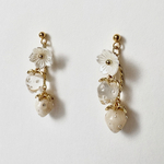 いちご　ピアス　クリア×ホワイト/ハンドメイドピアス　苺　イチゴ　可愛い　かわいい　金属アレルギー対応　サージカルステンレス　送料無料　白　透明　クリア